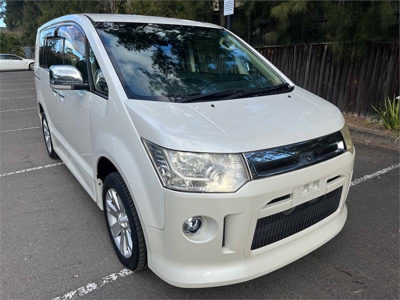 2011 MITSUBISHI DELICA STATION WAGON D:5 CV5W