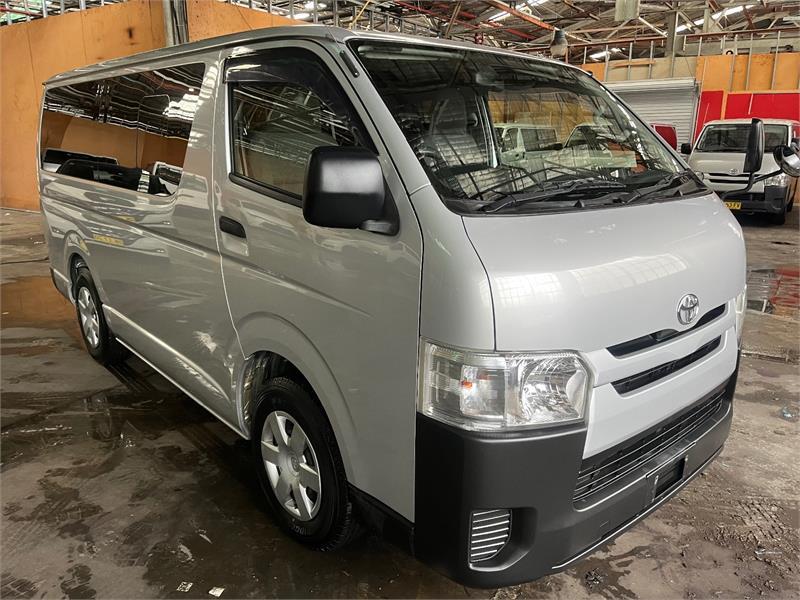 2017 TOYOTA HIACE 5D VAN DX KDH201