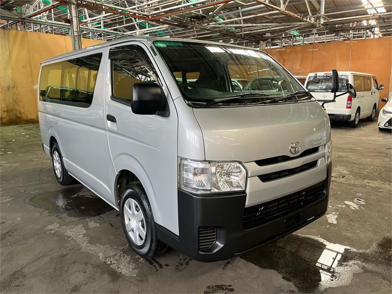 2017 TOYOTA HIACE 5D VAN DX KDH201