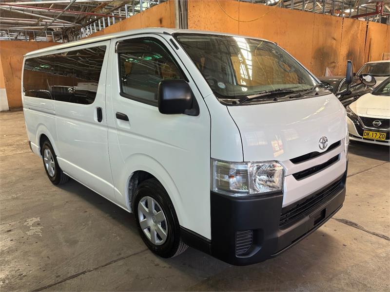 2017 TOYOTA HIACE 5D VAN DX KDH201